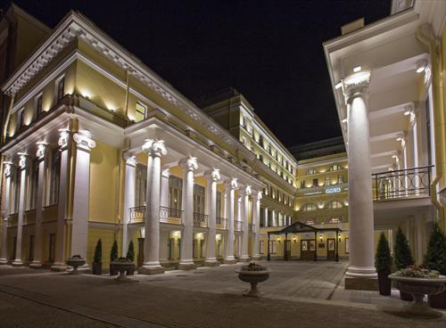 Банк Азербайджана хочет наложить арест на отель «Эрмитаж»