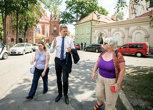 Мэр Вильнюса оказался на улице с туристами