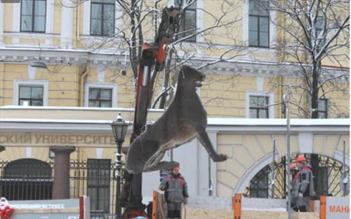 Грифоны не вернутся на Банковский мост