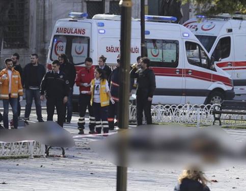 Мощный взрыв в центре Стамбула