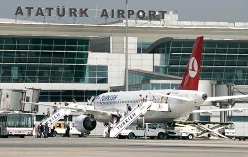 Взрывы и перестрелка в аэропорту Стамбула