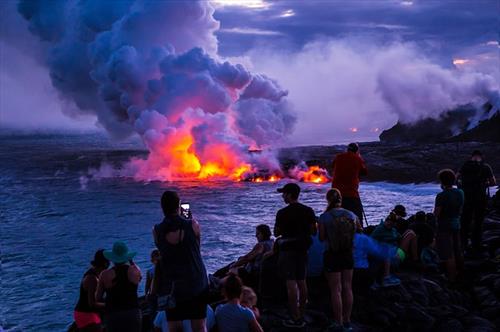 Royal Caribbean прекращает продажу всех туров к действующим вулканам